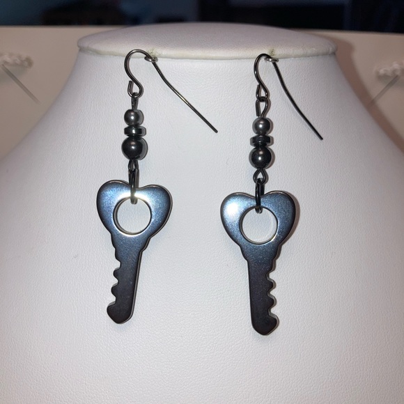 Earrings - Picture 1 of 3